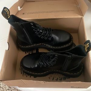 Dr. Martens Jadon 8-eye boots- black